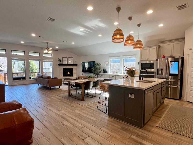 2126 Thayer Cv - Photo 7 of 40