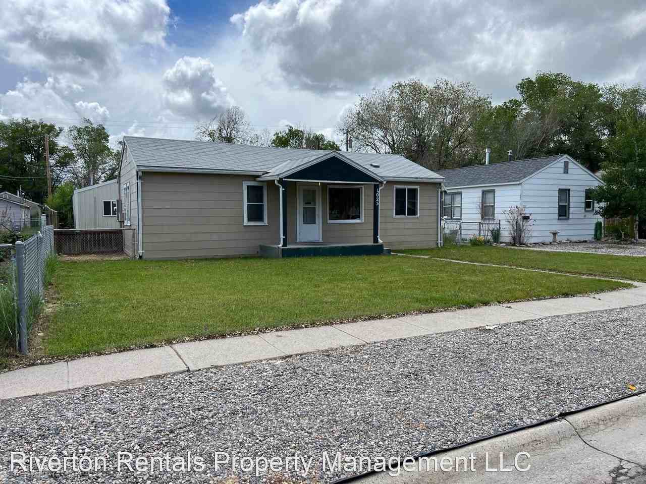 1023 E Pershing Ave - Photo 2 of 50