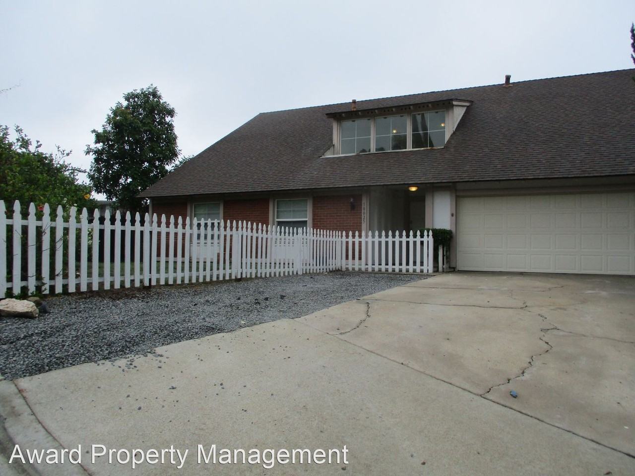 10025 Mozelle Ln - Photo 2 of 32