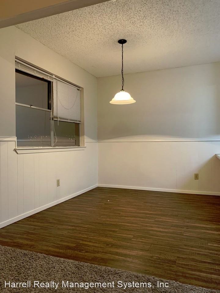 711 Rolling Hills Dr - Photo 3 of 11