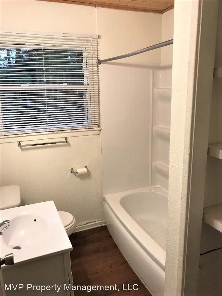 703/705 Lee Ct - Photo 3 of 9