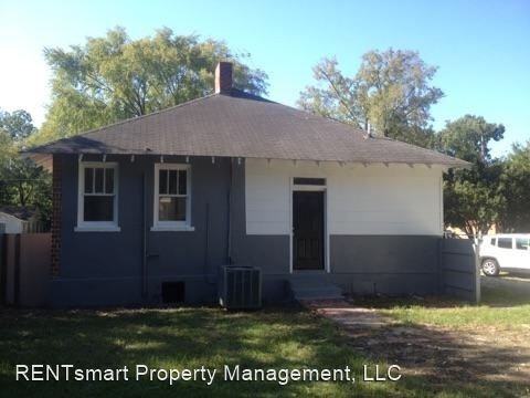 1113 32nd St - Photo 2 of 15