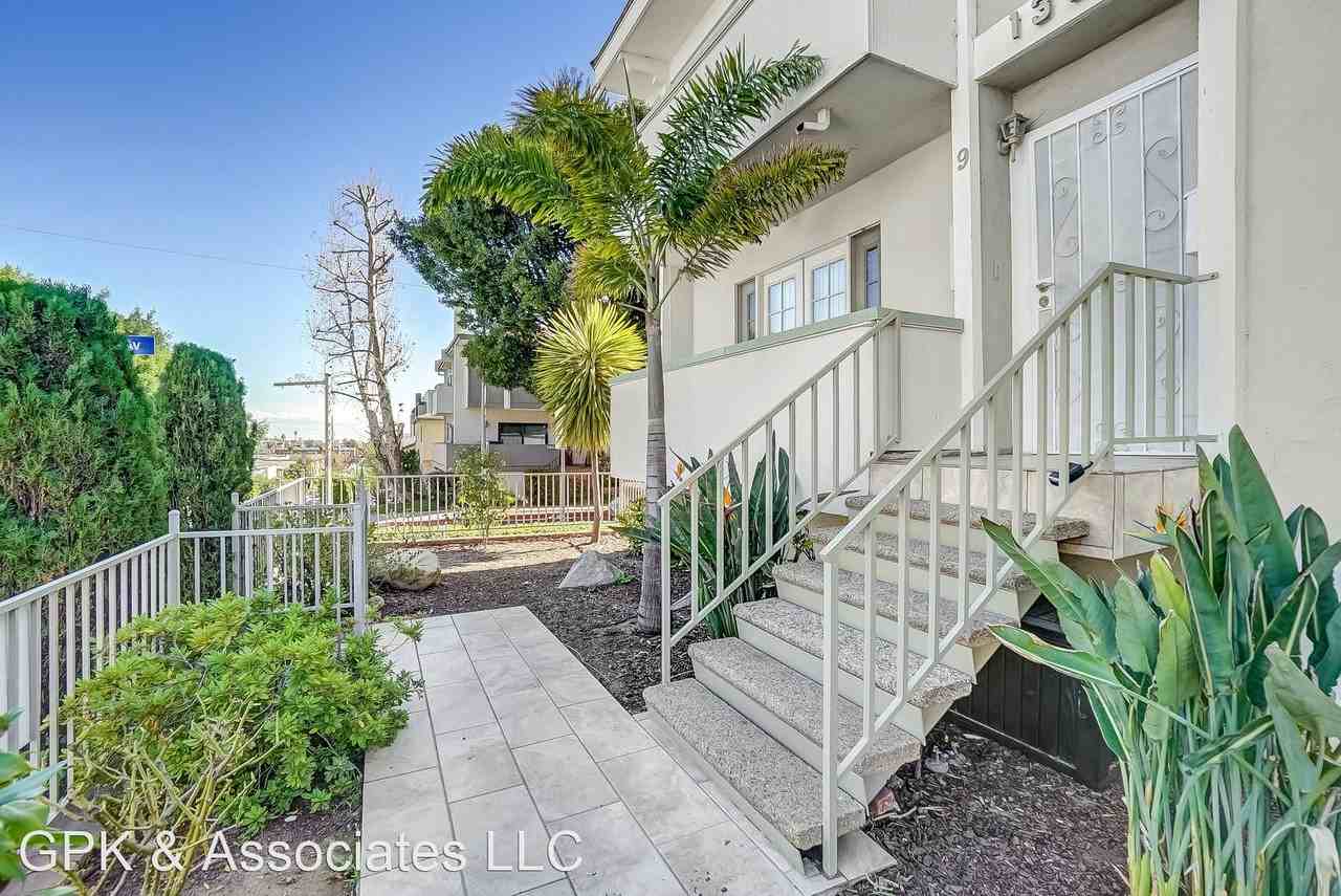 1339 Barry Ave. - Photo 3 of 16