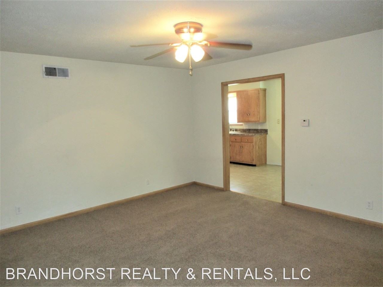 620 N Kansas St - Photo 3 of 26