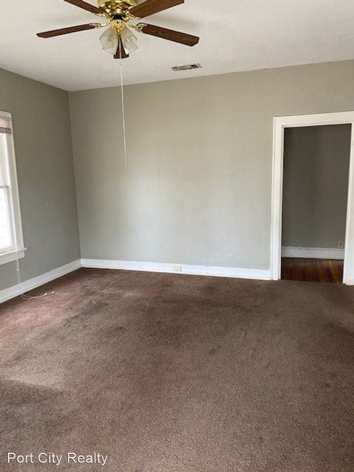 6111 Lexington Ave - Photo 2 of 12