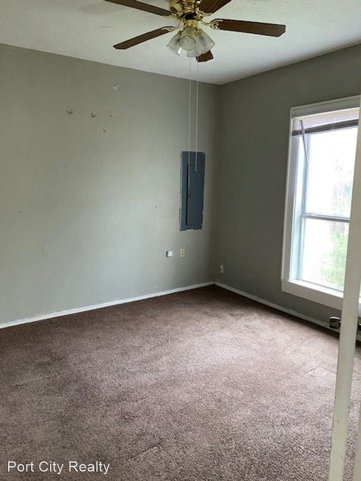 6111 Lexington Ave - Photo 3 of 12