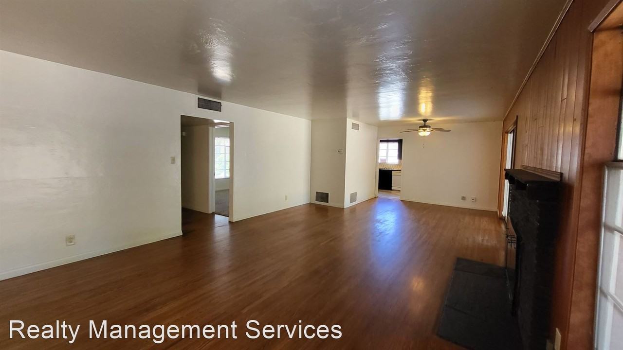 2406 Avenida Escuela - Photo 2 of 17