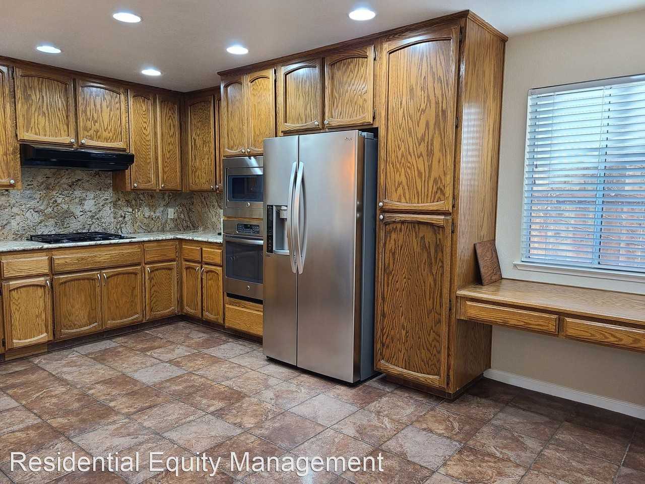 439 S Lexington Dr - Photo 2 of 26