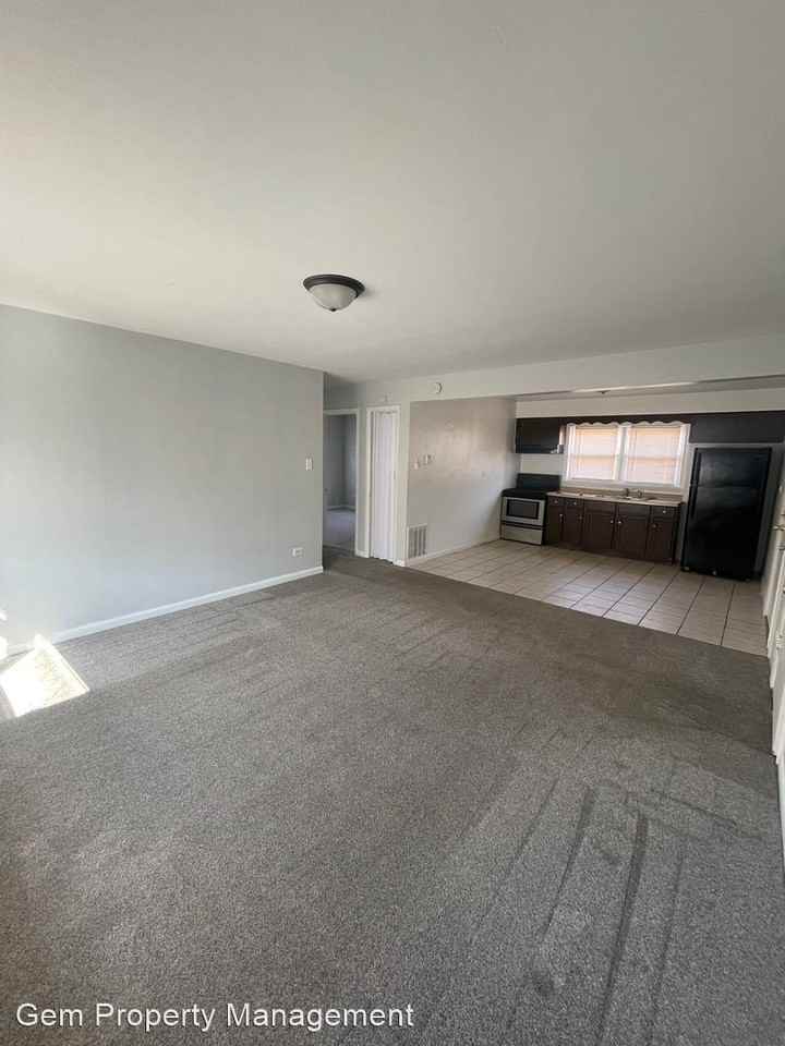 15038 Dorchester Ave - Photo 2 of 7