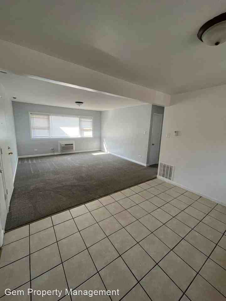 15038 Dorchester Ave - Photo 3 of 7