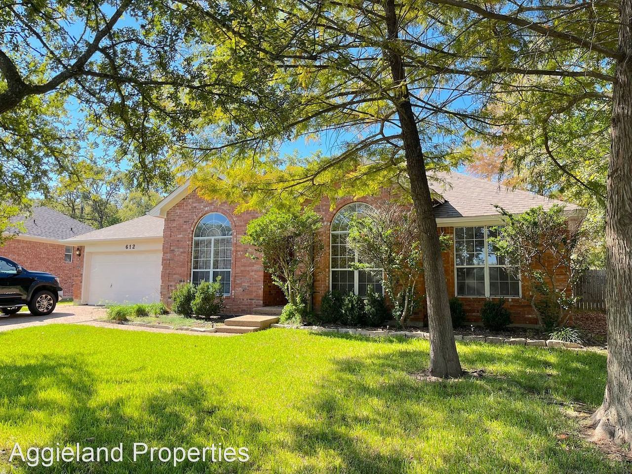 612 Summerglen Dr - Photo 2 of 17