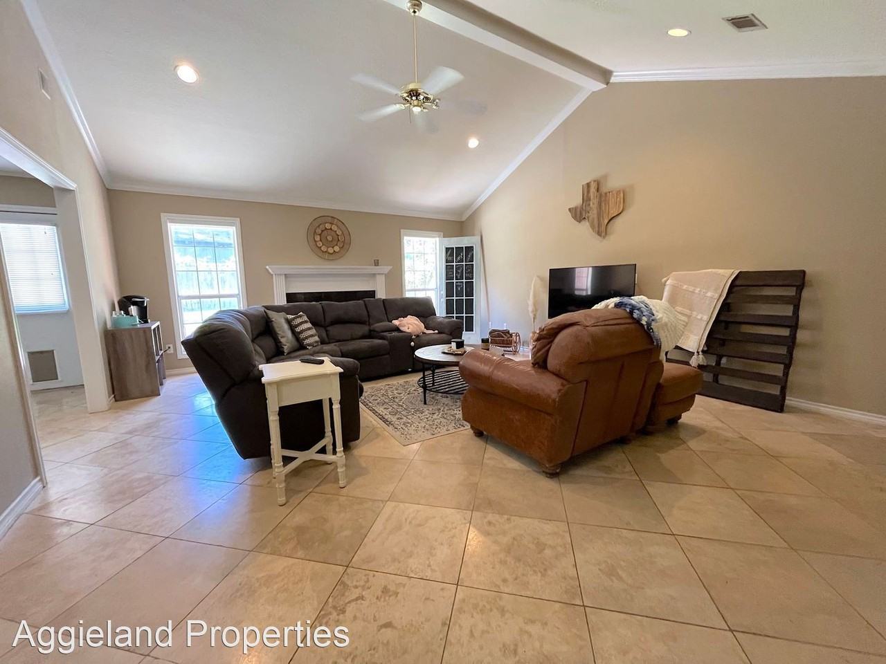 612 Summerglen Dr - Photo 3 of 17