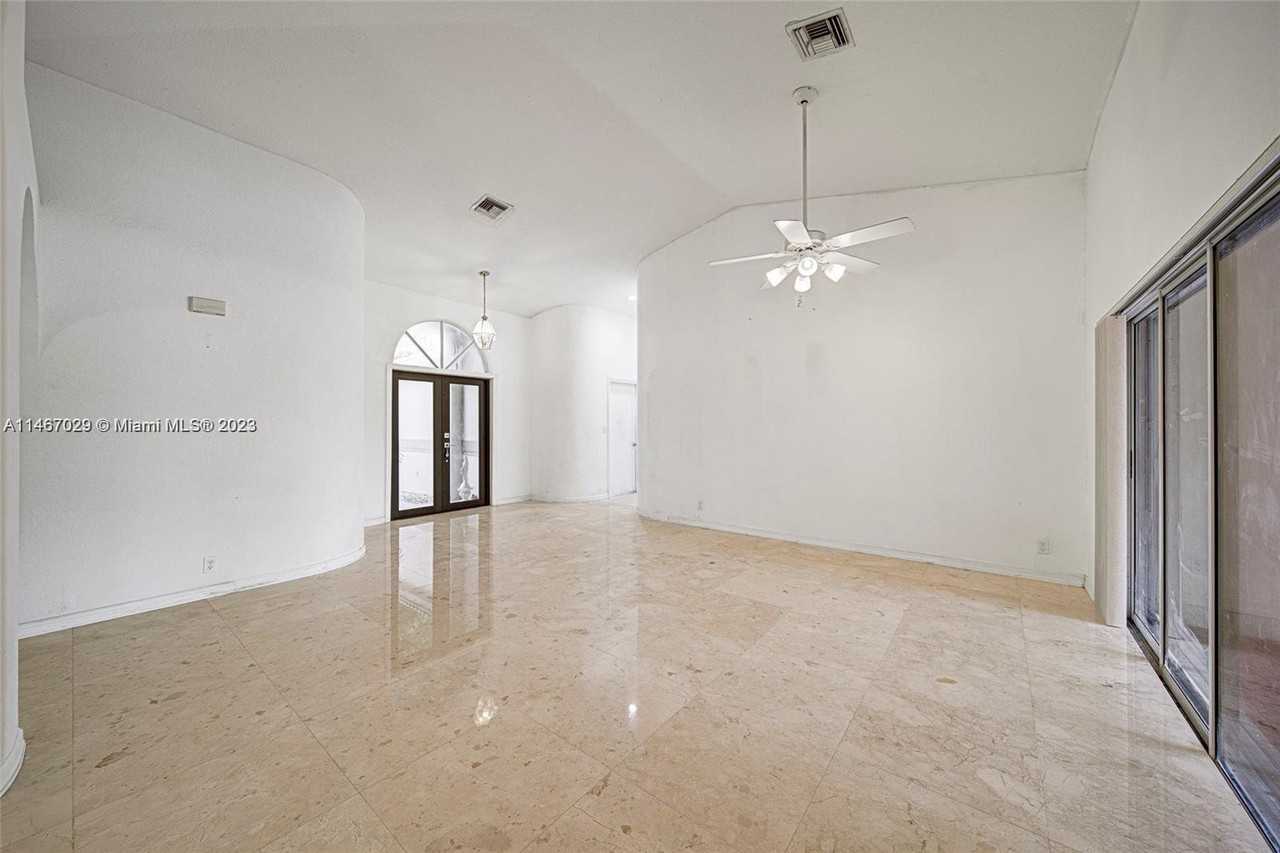 20506 Sw 54th Pl - Photo 2 of 8