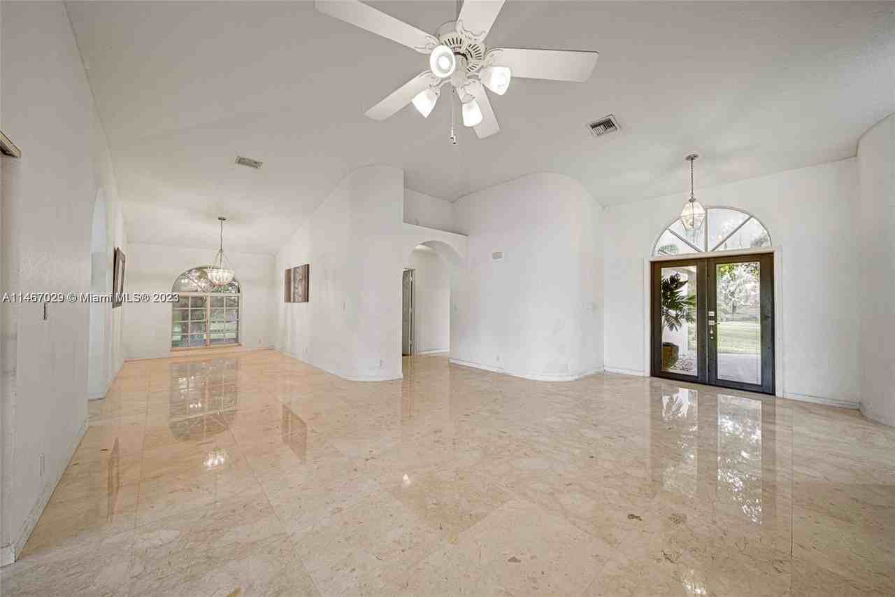 20506 Sw 54th Pl - Photo 3 of 8