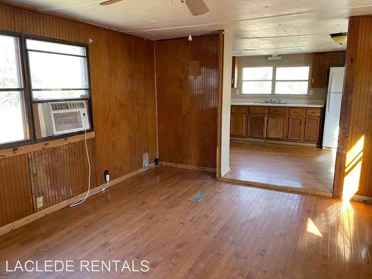 325 W Pine St - Photo 2 of 4