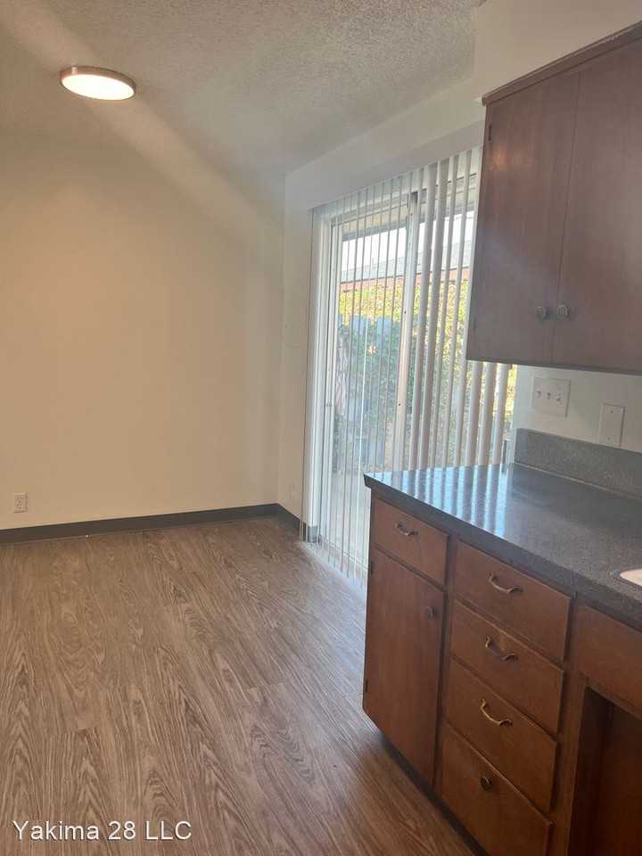 Spacious 2 Bedroom - Must See!! - Photo 3 of 23