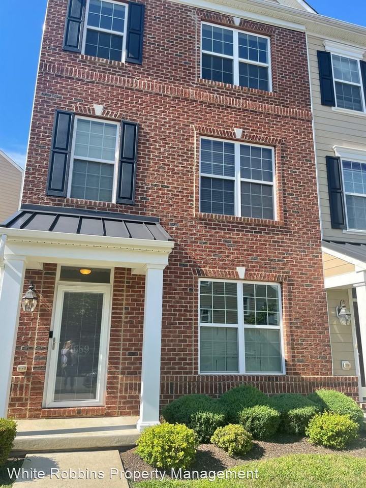 1389 Parish Ave - Photo 3 of 28