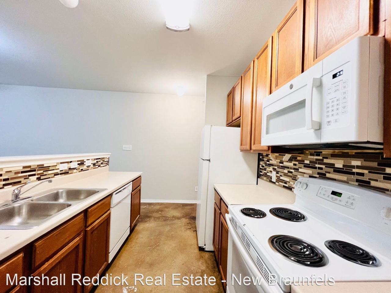 Fresh paint, clean carpets! - Photo 3 of 20