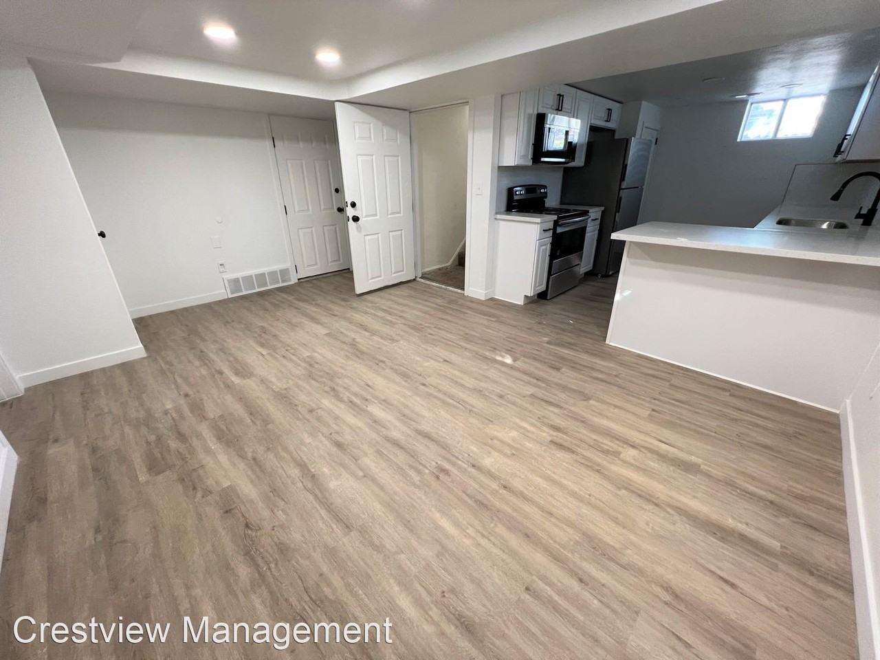 556 32nd St 3184 Porter Ave - Photo 3 of 38