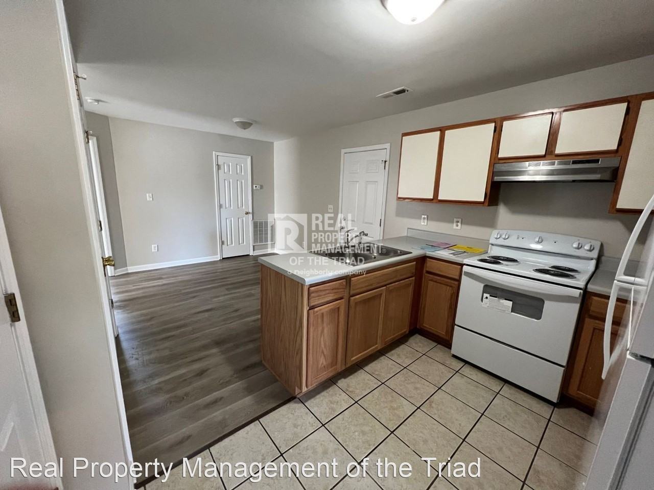 3211 N Ohenry Blvd - Photo 2 of 24