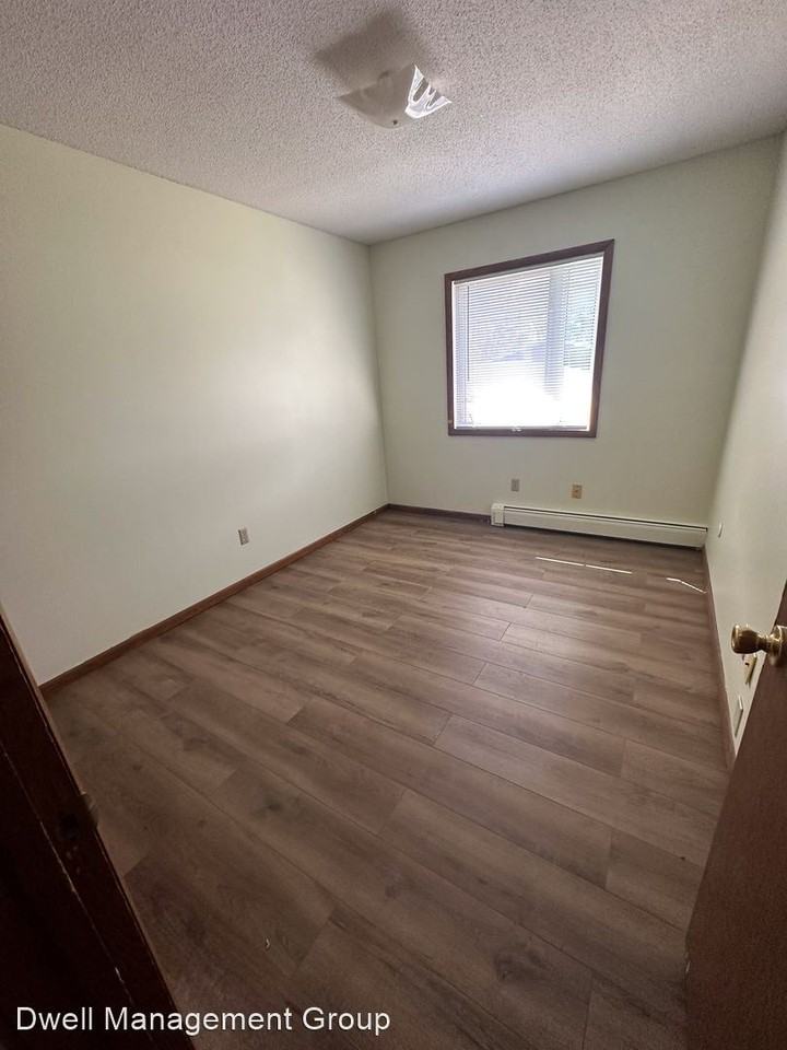 1351 5th Ave SE - Photo 2 of 6