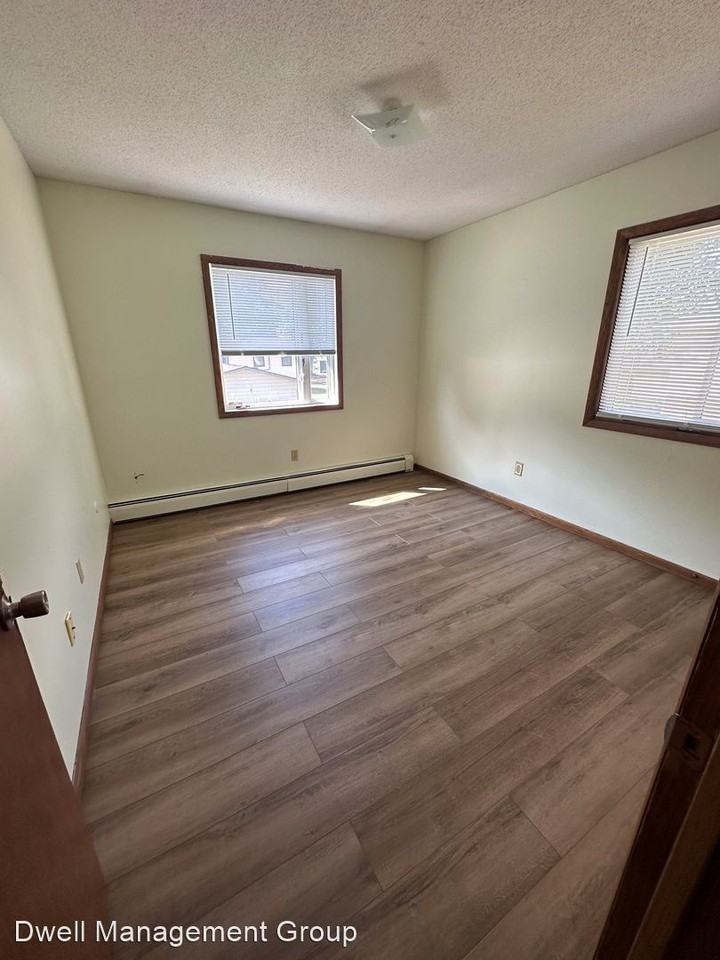 1351 5th Ave SE - Photo 3 of 6