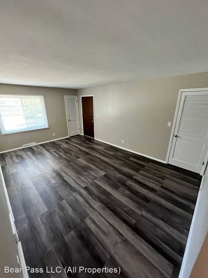 734-740 E Imperial Drive - Photo 2 of 26