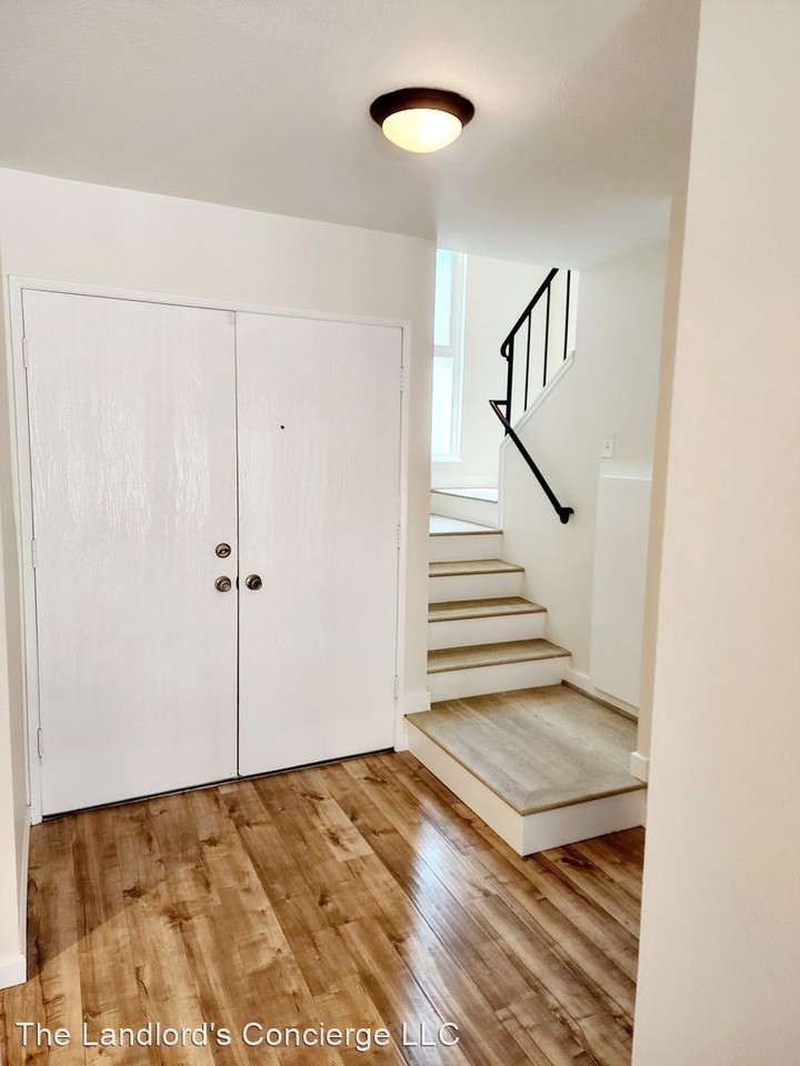 1239 Cheltenham Ln - Photo 3 of 19