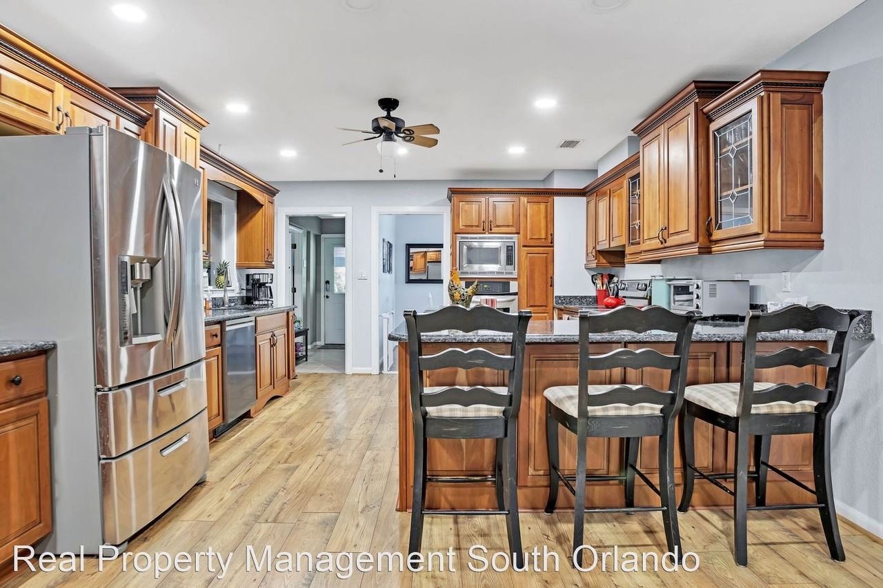 8 Heights Ave - Photo 3 of 36