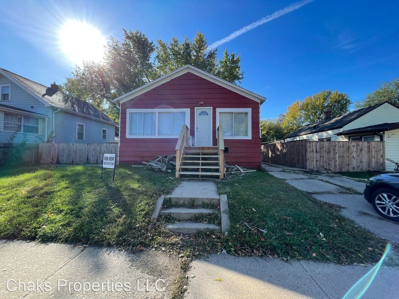 1413 E 5th St - Photo 2 of 6