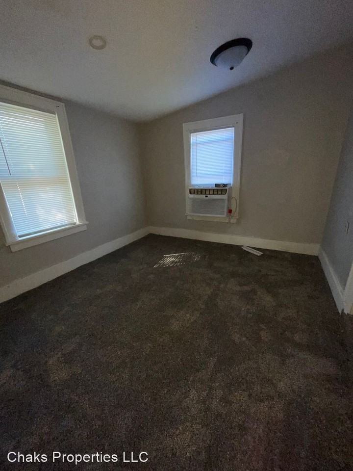 1413 E 5th St - Photo 3 of 6