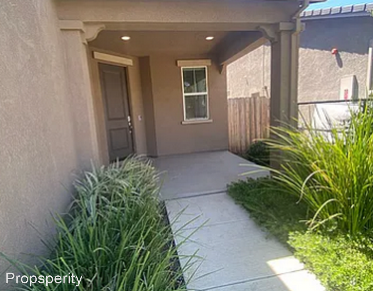 245 Bella Flora Ln - Photo 2 of 17