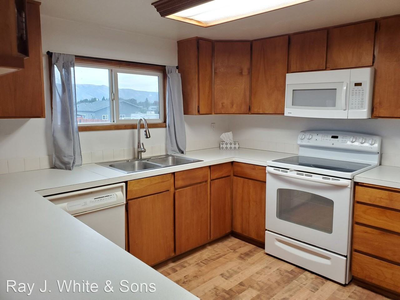 2416 6th Ave - Photo 3 of 11