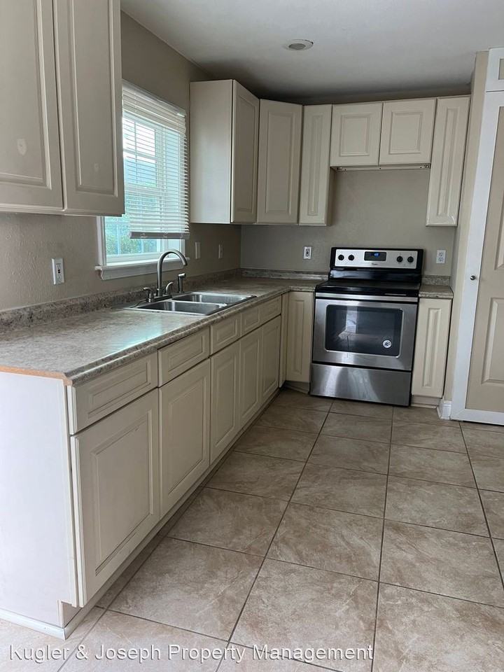 6431 Urquhart St - Photo 3 of 10