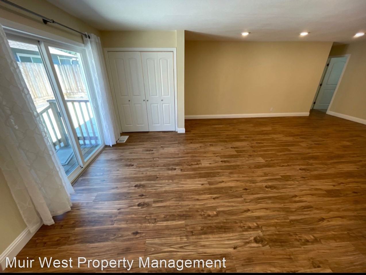 136 Old County Rd - Photo 3 of 10