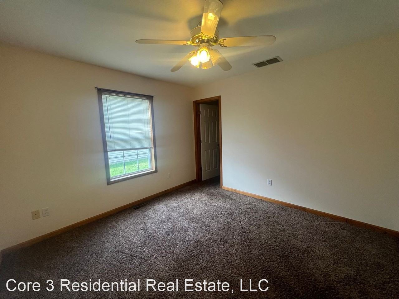 111 Eagle Ridge Dr - Photo 3 of 9