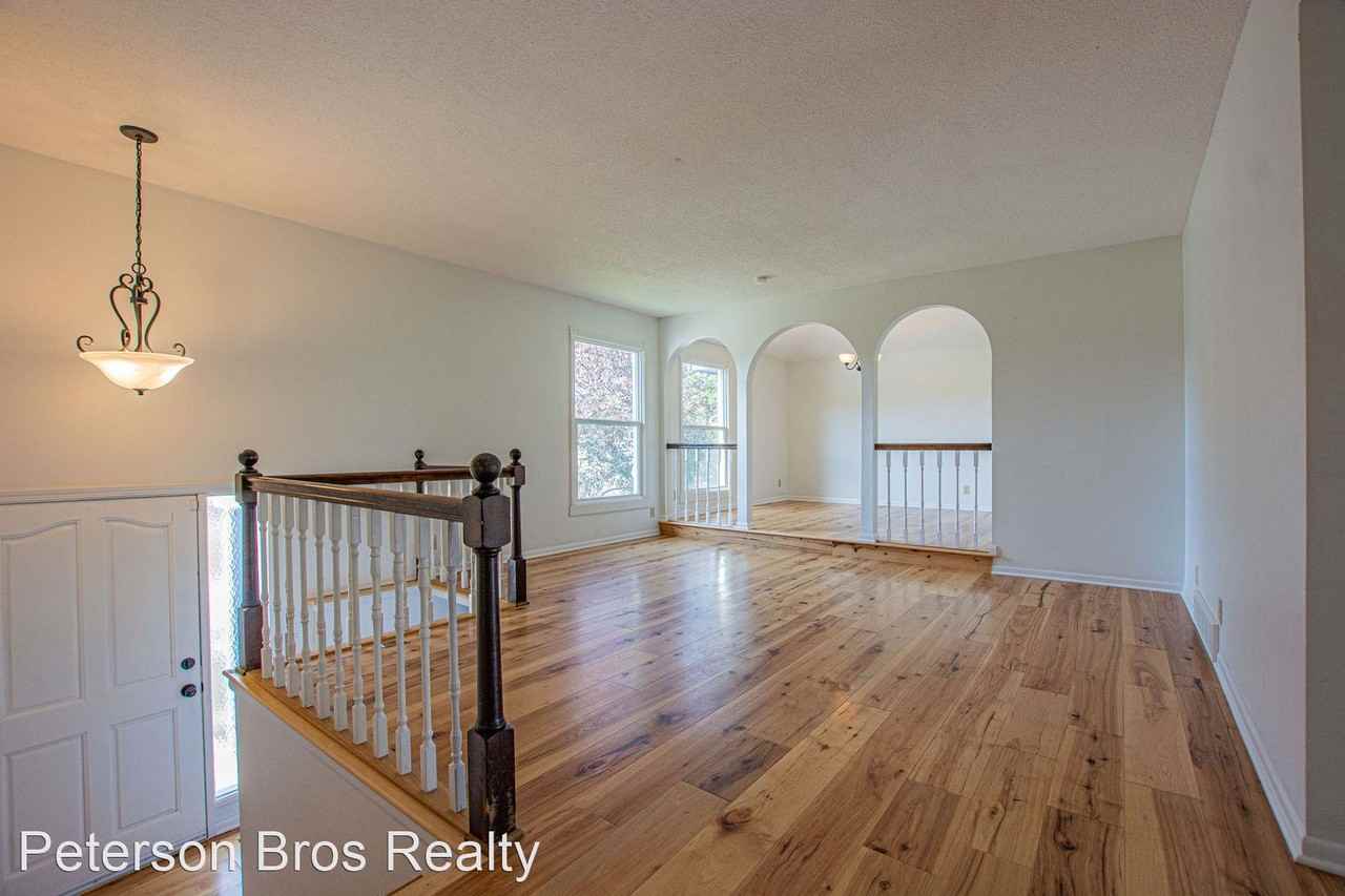 2223 N 129th St - Photo 2 of 21