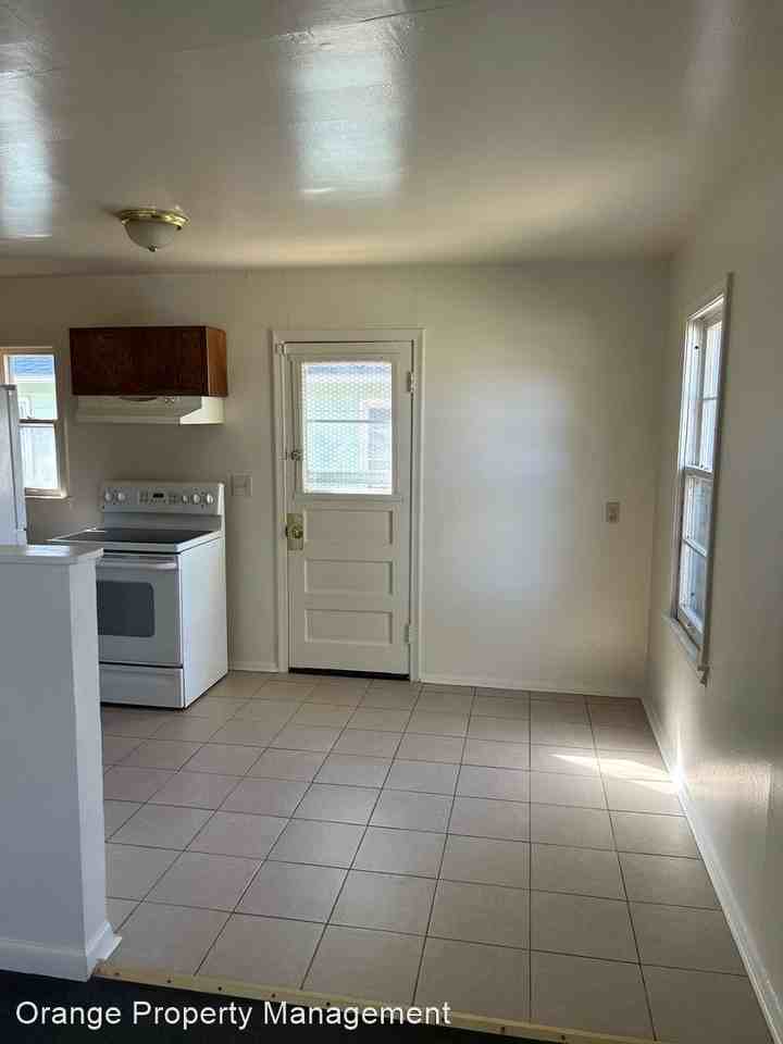 3817 Fort St - Photo 2 of 23