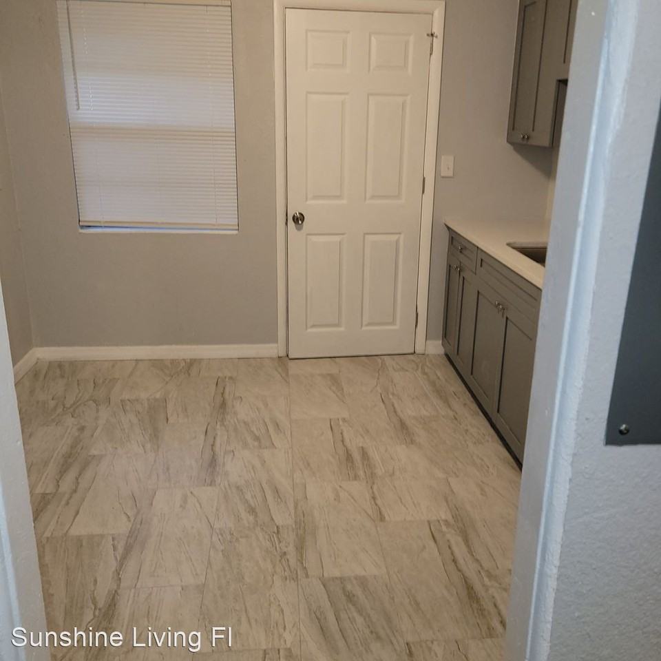 3230 Buckman St - Photo 3 of 8