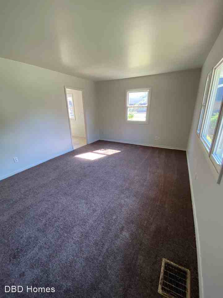 4849 Winter St - Photo 2 of 7