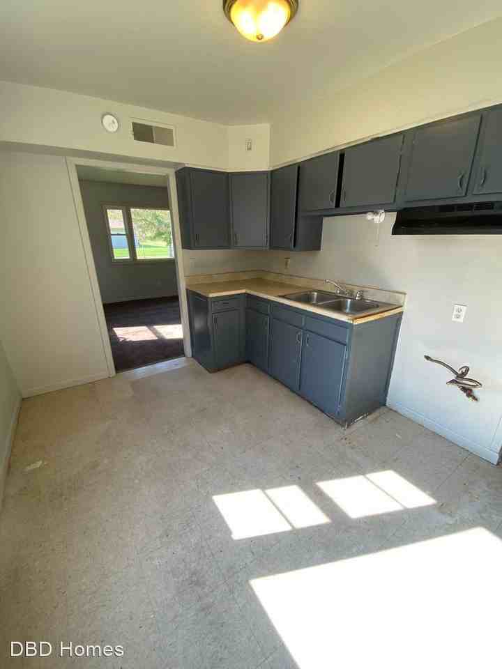 4849 Winter St - Photo 3 of 7