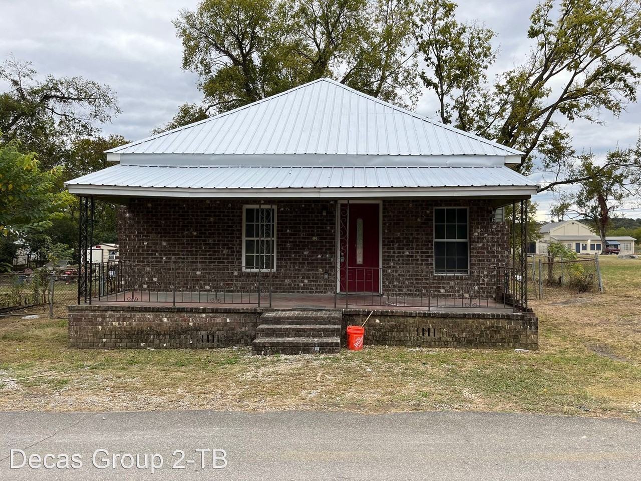 633 6th Pl - Photo 2 of 17