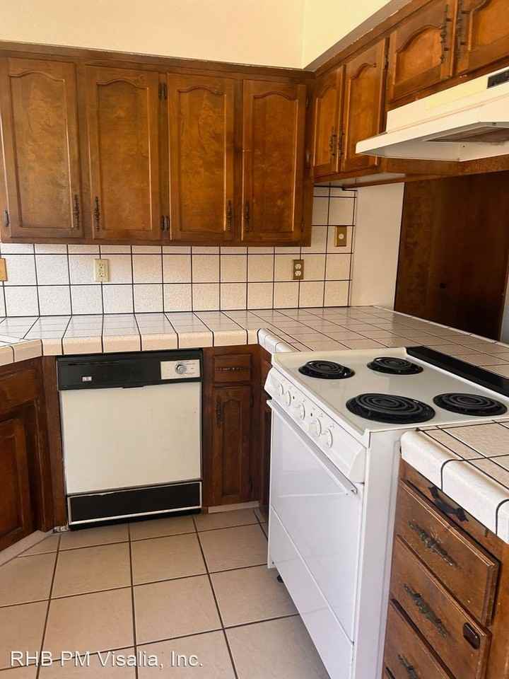 1641 Regina/1720 E Princeton - Photo 3 of 7