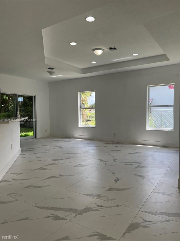 2531 Nw 16th Ct - Photo 2 of 11