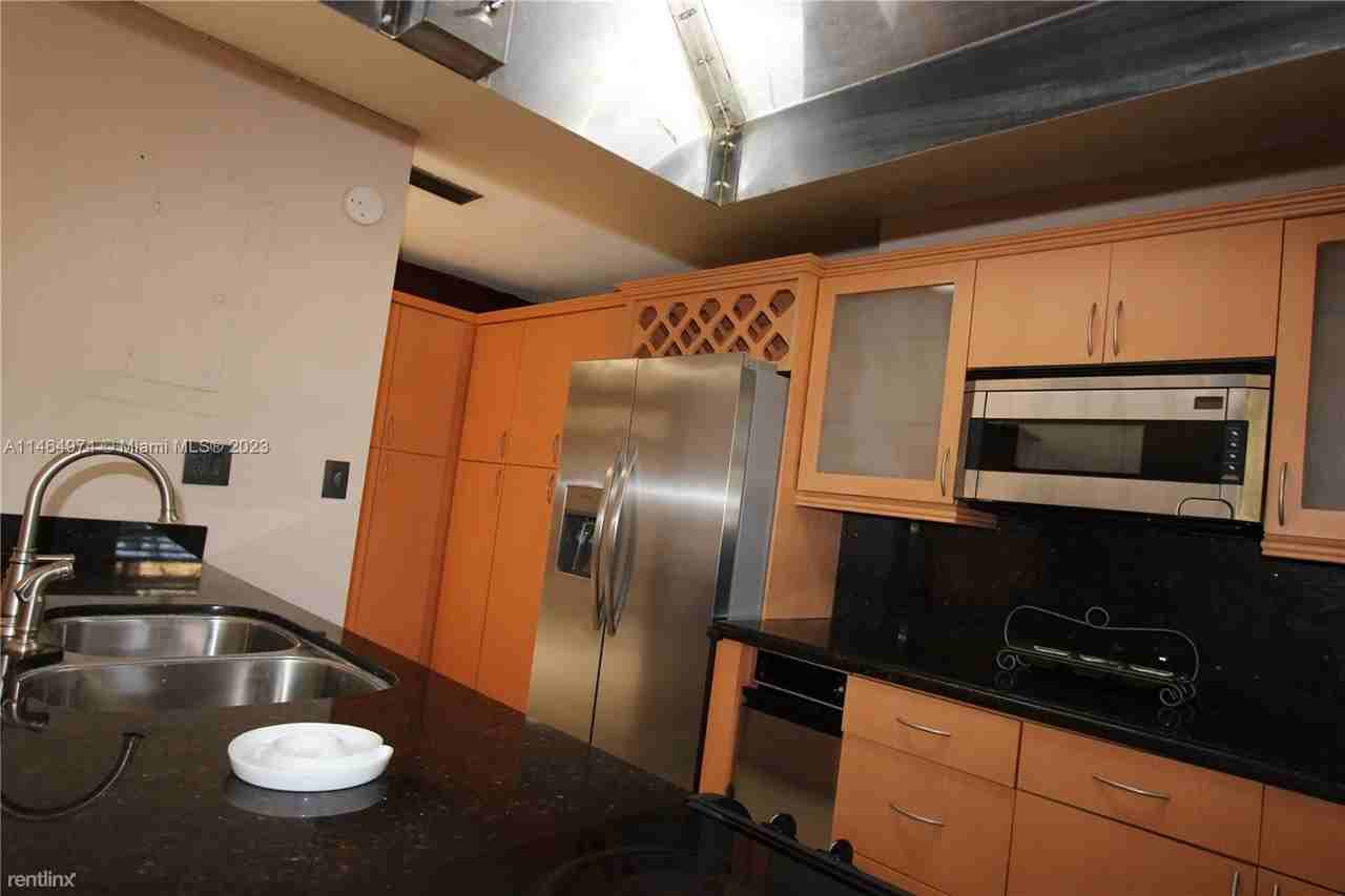 6713 Kingsmoor Way #6713 - Photo 3 of 19