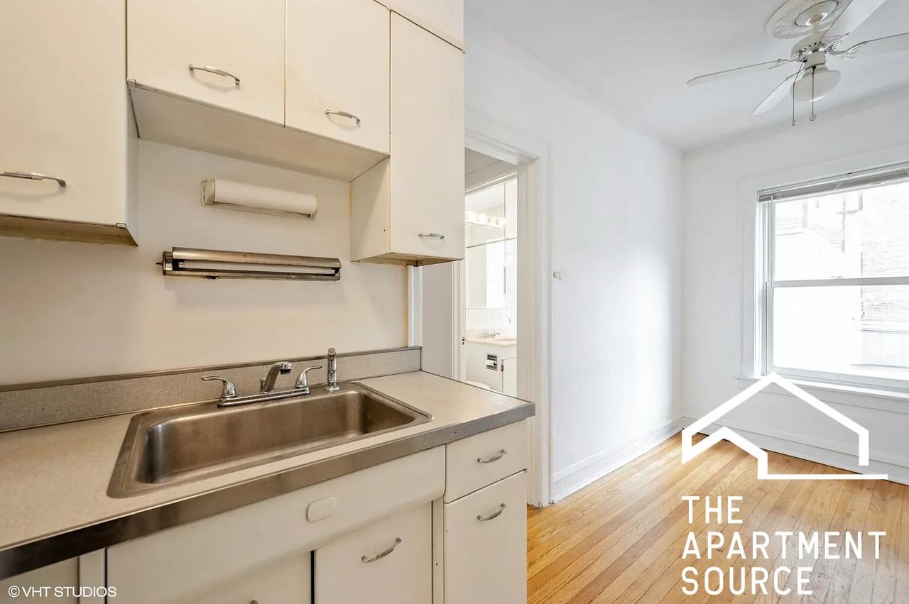 2324 N Lincoln Park W #2C - Photo 3 of 17