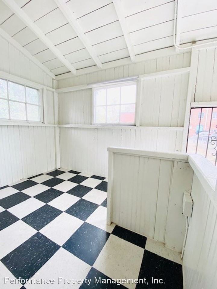 1608 S Washington St - Photo 3 of 21