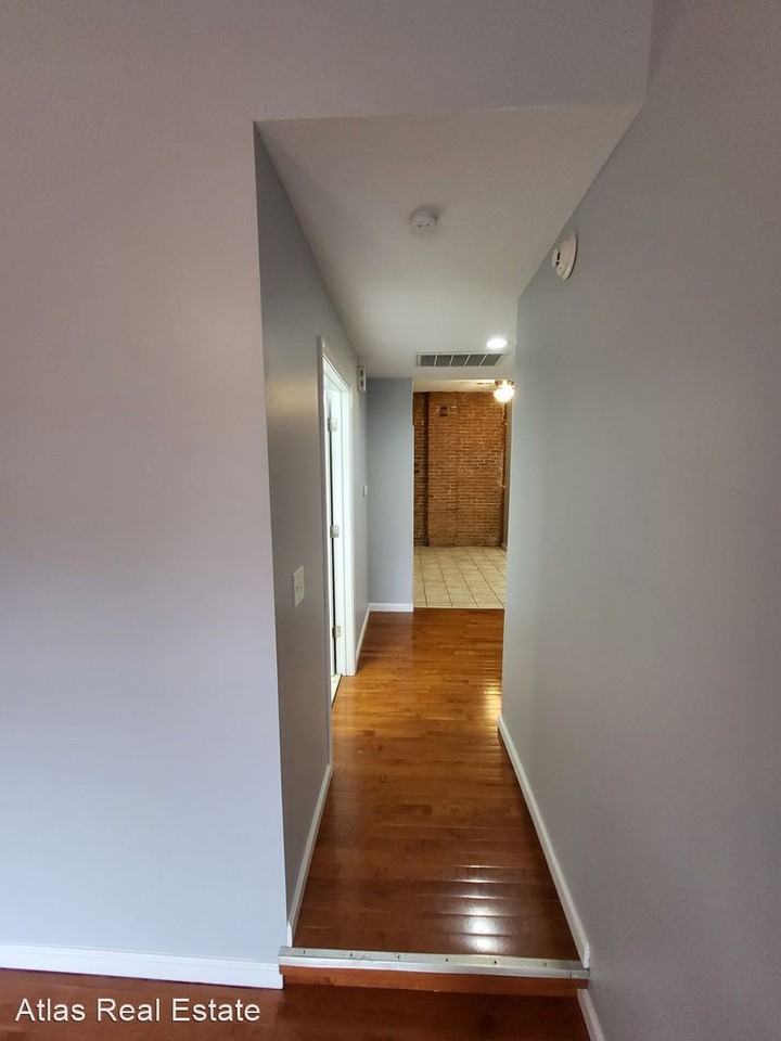 300 - 306 W 3rd St - Photo 3 of 7