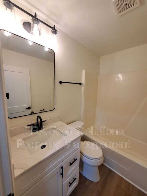 136 North St - Photo 3 of 20