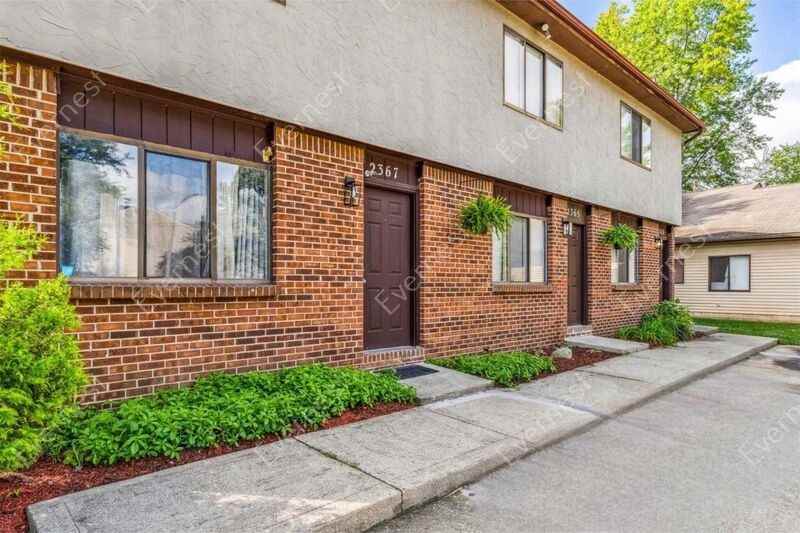 2365 Hampstead Dr - Photo 3 of 36